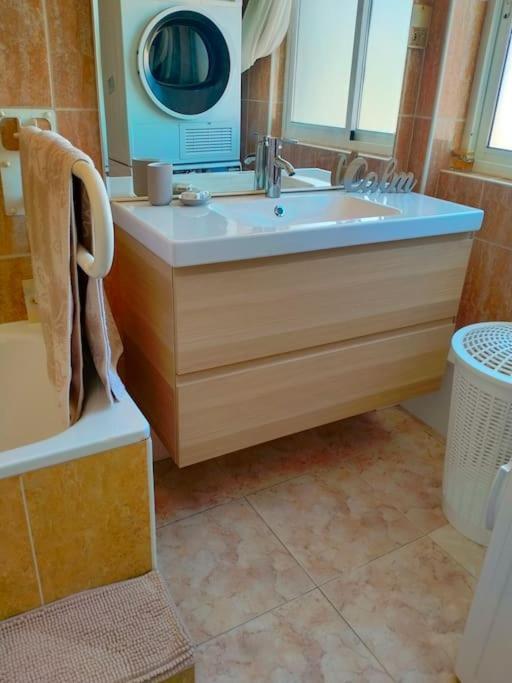 גיברלטר Best Location 2 Bed2 Bath W/Lift In Town! מראה חיצוני תמונה