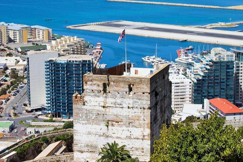גיברלטר Best Location 2 Bed2 Bath W/Lift In Town! מראה חיצוני תמונה